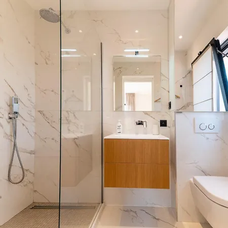 Charmante Petite Indépendante Avec Grande Terrasse Privée * Antibes
